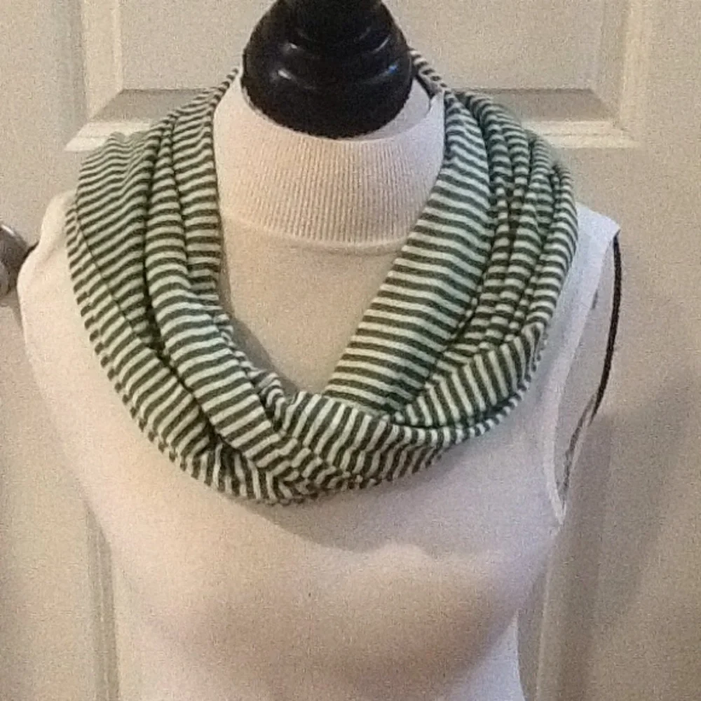 Fossil scarf